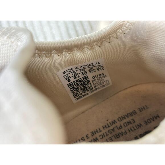 Adidas NMD_R1 V2 Shoes Womens Size 8 Cream White Boost Parley Running Sneakers - Picture 4 of 9